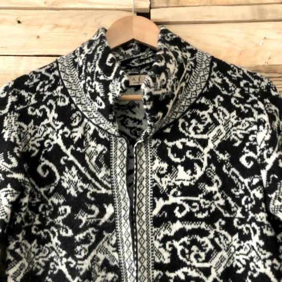 A. IDA open front wool blend cardigan, size M - Picture 2 of 10